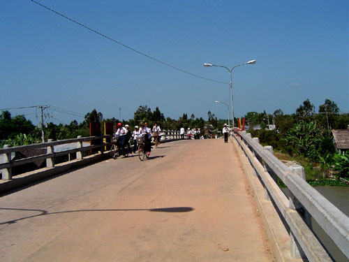 Nhật Bản đồng ý hỗ trợ 749 triệu Yên (khoảng 9 USD) để giúp Việt Nam xây dựng lại 4 cầu nông thôn tại 3 tỉnh miền Trung Việt Nam.