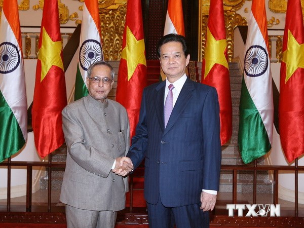  Thủ tướng Nguyễn Tấn Dũng hội kiến với Tổng thống Ấn Độ Pranab Mukherjee trong chuyến thăm cấp Nhà nước đến Việt Nam.