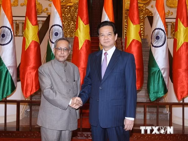  Thủ tướng Nguyễn Tấn Dũng hội kiến với Tổng thống Ấn Độ Pranab Mukherjee trong chuyến thăm cấp Nhà nước đến Việt Nam.