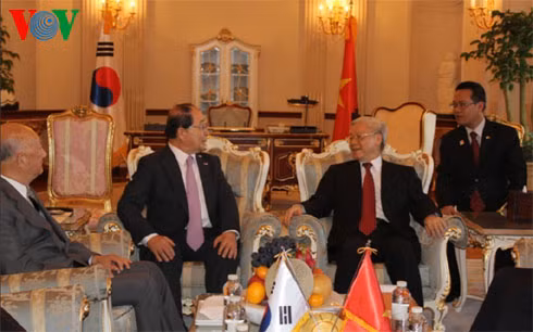 Tổng Bí thư tiếp lãnh đạo Hội Hữu nghị Hàn- Việt tới chào.