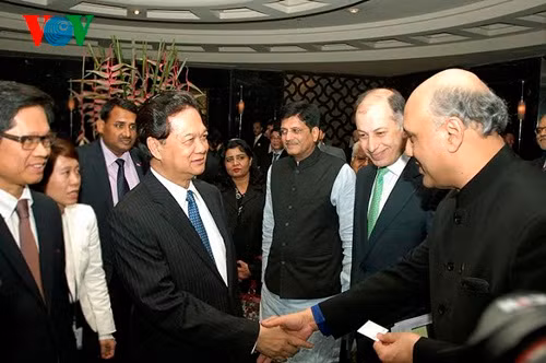 Thủ tướng gặp gỡ các doanh nghiệp Ấn Độ