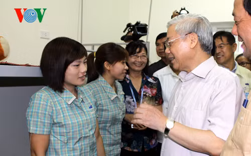 Tổng Bí thư thăm công nhân của Công ty SAMSUNG