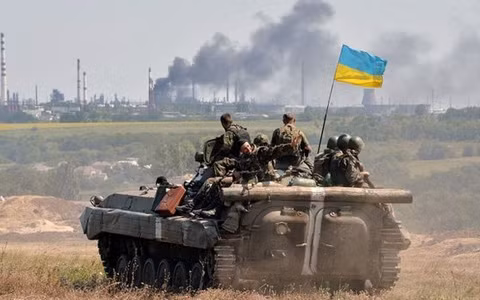  Chiến sự miền Đông Ukraine (ảnh: AFP)