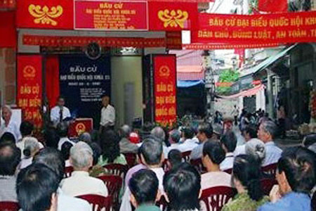 Chỉ thị của Bộ Chính trị về bầu cử đại biểu Quốc hội khóa XIII ảnh 1 Bầu cử đại biểu Quốc hội khóa XII, tại đơn vị bầu cử số 2, khu vực số 8, phường Thanh Nhàn, quận Hai Bà Trưng, thành phố Hà Nội.