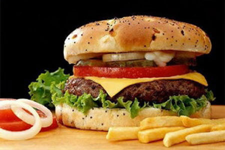 WHO kêu gọi cấm bán đồ ăn nhanh ở trường học ảnh 1