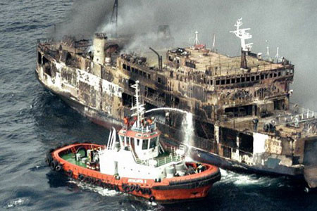 Indonesia: cháy phà chở khách, 11 người chết ảnh 1