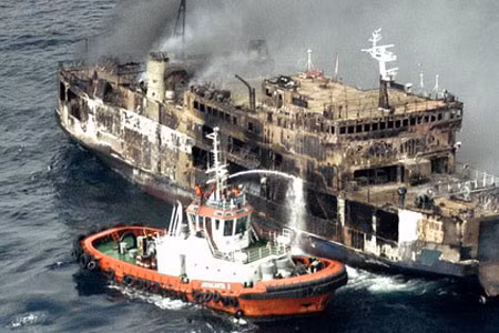 Indonesia: cháy phà chở khách, 11 người chết ảnh 1