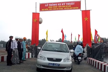 Thông xe kỹ thuật cầu tạm Gò Nổi, địa bàn huyện Điện Bàn. 