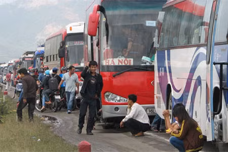 Kẹt xe hơn 20km tại đèo Cả ảnh 1