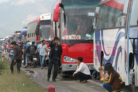 Kẹt xe hơn 20km tại đèo Cả ảnh 1 Kẹt xe hơn 20km tại đèo Cả ảnh 1