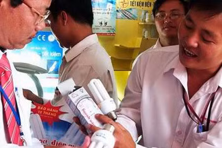 Khuyến khích sử dụng các loại bóng đèn tiết kiệm điện như bóng compact hoặc bóng đèn huỳnh quang