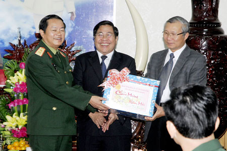 Tổng Tham mưu trưởng QĐND Việt Nam Đỗ Bá Tỵ chúc Tết Tỉnh ủy Gia Lai ảnh 1 Ảnh: Đức Thụy