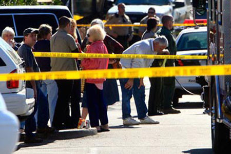 Người dân bàng hoàng sau vụ xả súng.