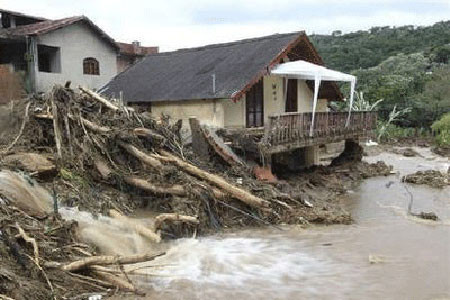  Cảnh tan hoang tại Teresopolis do lũ lụt gây ra