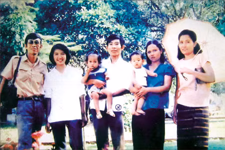 Gia đình anh Võ Văn Sung tại Campuchia.