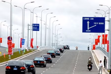 Đại lộ Đông Tây trong ngày khánh thành. 