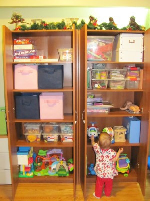 Những tủ đồ cao lênh khênh có thể là mối nguy hiểm với trẻ nhỏ.  Những tủ đồ cao lênh khênh có thể là mối nguy hiểm với trẻ nhỏ.