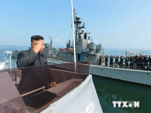 Nhà lãnh đạo Kim Jong-un kiểm tra cuộc diễn tập.