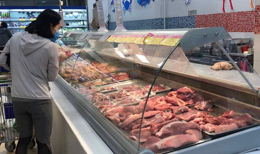 	Thịt heo tại siêu thị Co.opmart Pleiku. Ảnh: Vũ Thảo 