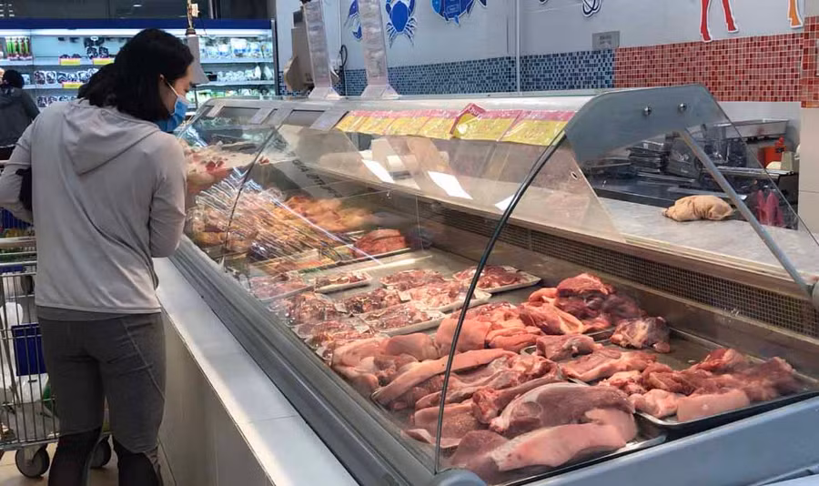 	Thịt heo tại siêu thị Co.opmart Pleiku. Ảnh: Vũ Thảo 