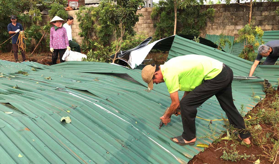 Nhà của người dân xã Ia Sao bị tốc mái. Ảnh: Lê Nam Nhà của người dân xã Ia Sao bị tốc mái. Ảnh: Lê Nam