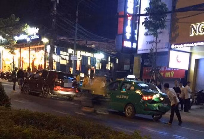 Hiện trường vụ tai nạn đêm 6-3 - Ảnh người dân cung cấp