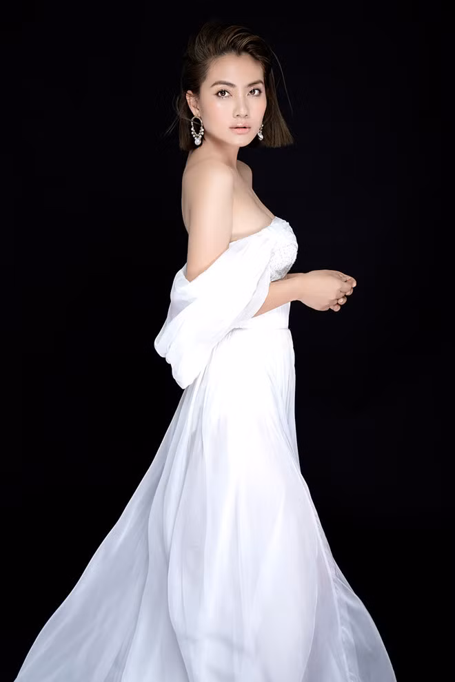 Cũng như bao bà mẹ khác, mùa dịch này Ngọc Lan cũng ở nhà với con trai của mình. Đây là dịp để nữ diễn viên học thêm nhiều món bánh cho Louis. ẢNH: HOÀNG PHÚC