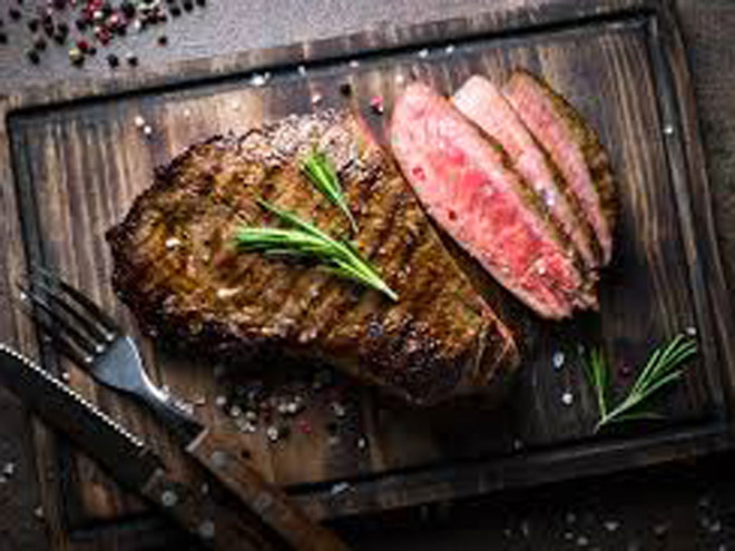 Việc ăn quá nhiều thịt đỏ có thể dẫn đến nhiều chứng bệnh, ảnh hưởng tiêu cực đến sức khỏe và tuổi thọ của bạn. ẢNH MINH HỌA: SHUTTERSTOCK