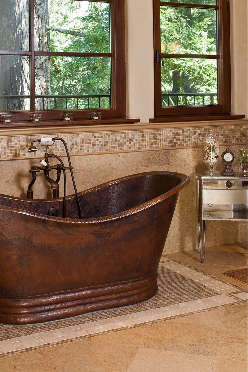 Chiếc bồn màu nâu vừa có sự cổ điển, lại rất sang trọng.