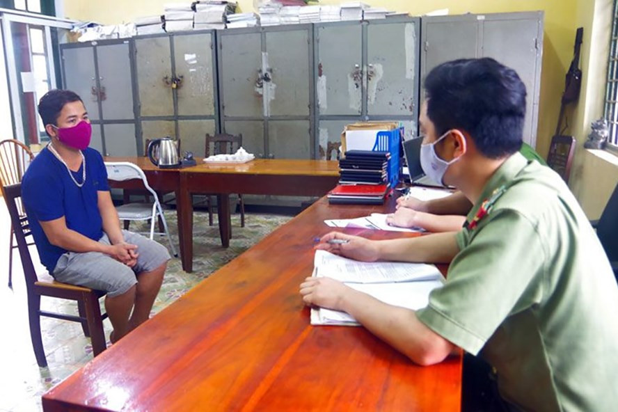  Phạm Văn Hải làm việc với công an. Ảnh: Công an tỉnh Thái Nguyên