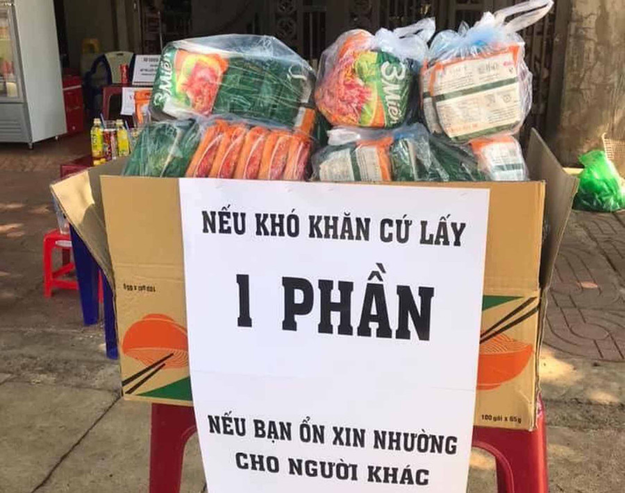 Những gói quà được chị Nguyễn Thị Hường gói sẵn để chia sẻ cho người có hoàn cảnh khó khăn trên địa bàn thị trấn Ia Kha. Ảnh: Hà Phương
