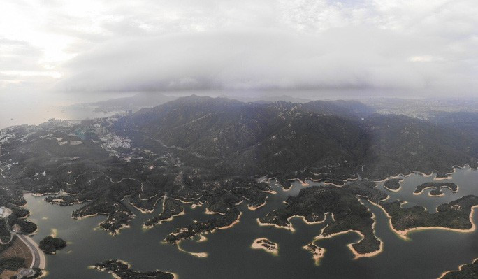  Công viên quốc gia Tai Lam, nơi máy bay quân sự Trung Quốc rơi hôm 30-3. Ảnh: SCMP