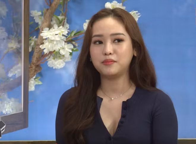 Xuất hiện trong một chương trình thú nhận là người thứ 3, khiến mối tình Midu - Phan Thành tan vỡ, hot girl Thúy Vi khiến nhiều người bất ngờ vì nhan sắc kém xinh. Gương mặt và thân hình hot girl Cà Mau khá mũm mĩm, không được thon gọn, gợi cảm như những hình ảnh cô tự đăng trên mạng xã hội.