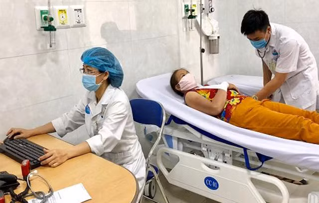 Hoạt động khám,chữa bệnh tại một cơ sở y tế tại Quảng Ngãi.