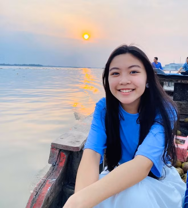 Được biết, Lọ Lem hiện đã cao hơn 1,7m và có chiều cao vượt trội hơn hẳn so với những bạn bè đồng trang lứa.