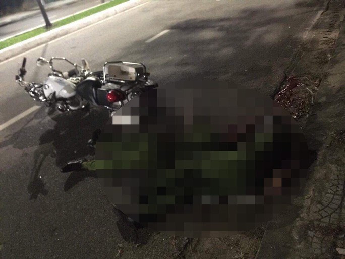 Hai chiến sĩ Công an tử nạn trong khi làm nhiệm vụ bảo đảm an ninh trật tự (ảnh Quang Luật) Hai chiến sĩ Công an tử nạn trong khi làm nhiệm vụ bảo đảm an ninh trật tự (ảnh Quang Luật)