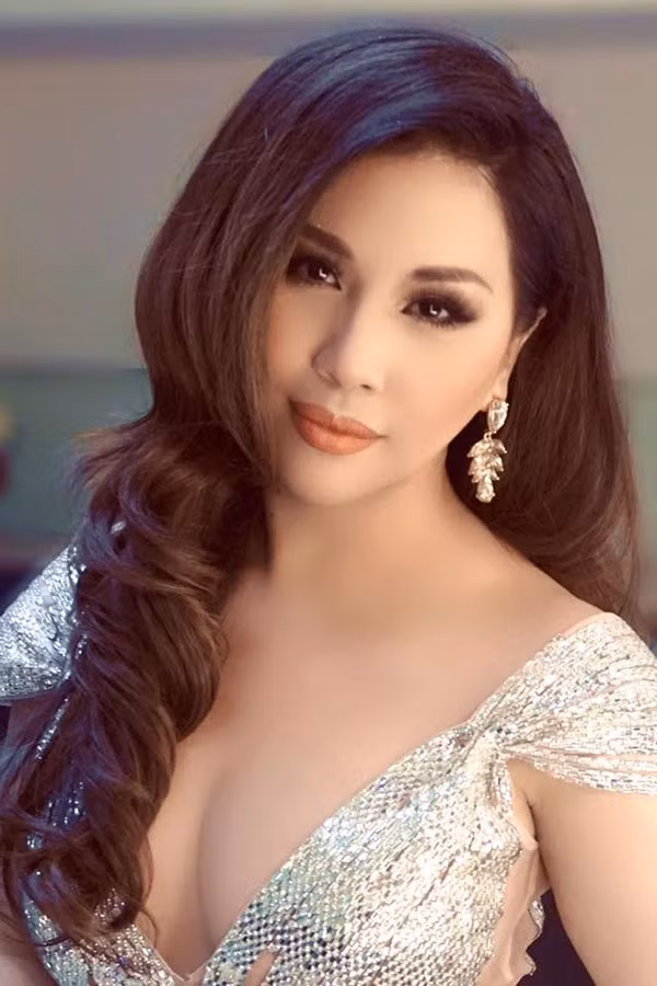 Ca sỹ xinh đẹp Minh Tuyết.