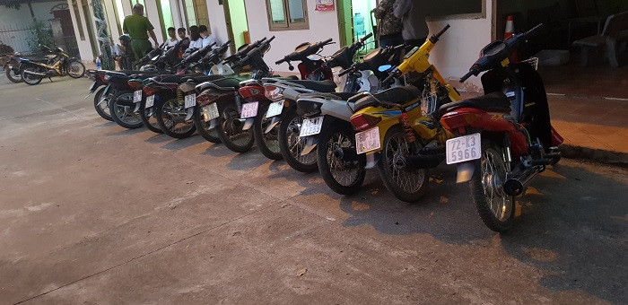 Hầu hết các xe của nhóm đua xe đều được độ chế, thay đổi kết cấu. Hầu hết các xe của nhóm đua xe đều được độ chế, thay đổi kết cấu.