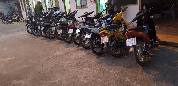 Hầu hết các xe của nhóm đua xe đều được độ chế, thay đổi kết cấu.