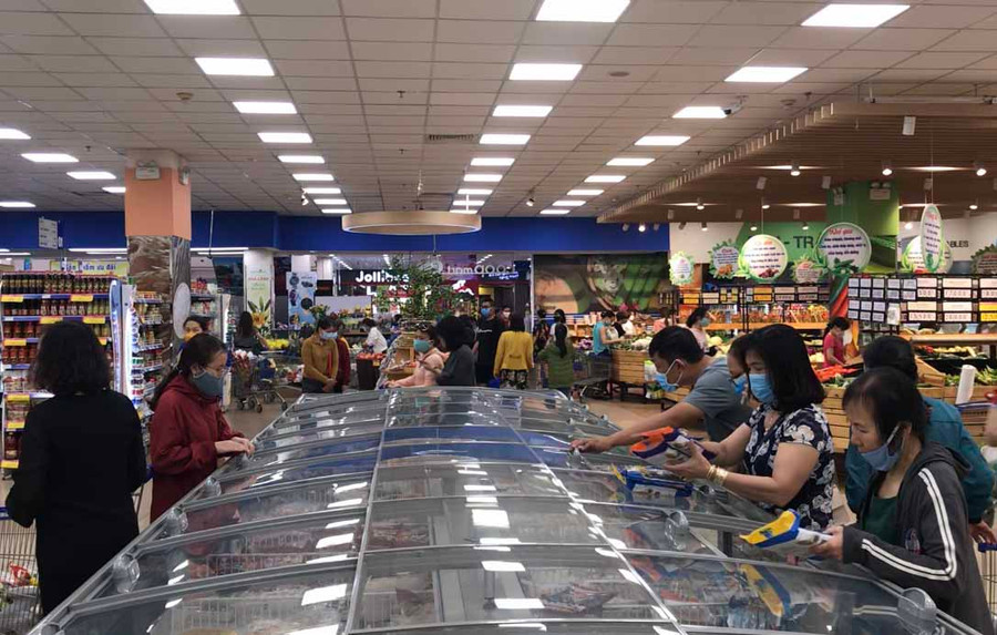 Hàng hóa tại Siêu thị Co.opmart Pleiku dồi dào, đáp ứng nhu cầu người tiêu dùng. Ảnh: Vũ Thảo 