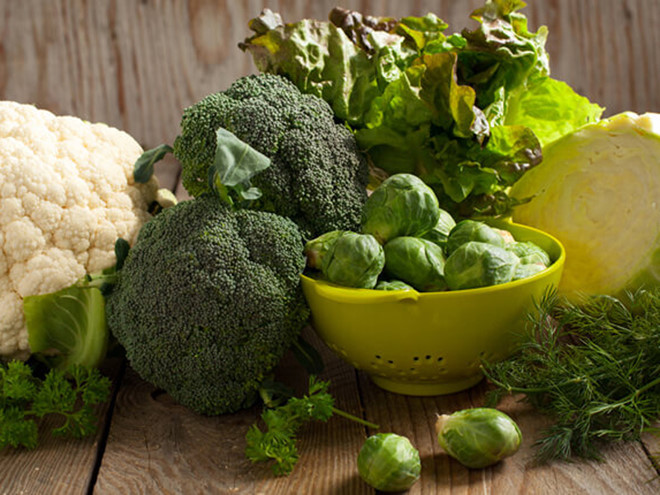 Rau lá xanh và rau họ cải chứa lượng lớn chất chống ô xy hóa và chất dinh dưỡng giúp tăng cường tiêu hóa và trao đổi chất. Các thử nghiệm cho thấy súp lơ xanh giúp ngăn ngừa tích tụ mỡ trong gan. Ảnh minh họa: Shutterstock