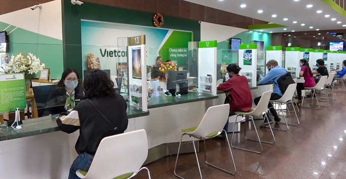 Vietcombank vừa công bố giảm lãi vay đợt 2 hỗ trợ doanh nghiệp, người dân bị ảnh hưởng Covid-19. Ảnh: Lam Giang