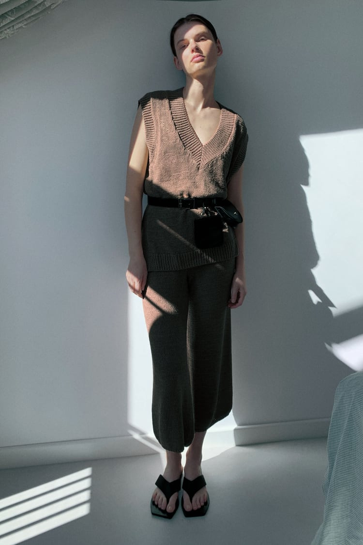 Các người mẫu cũng làm việc tại nhà như nhân viên nhiều ngành nghề khác.