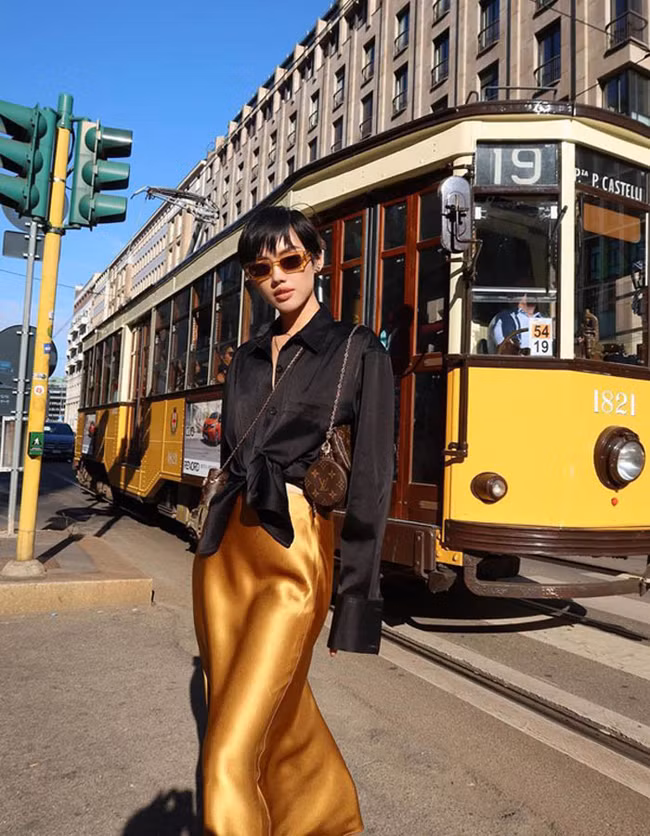 Và khi di chuyển hoặc tạo dáng chụp ảnh trước gió tránh sự cố phô phang điểm 