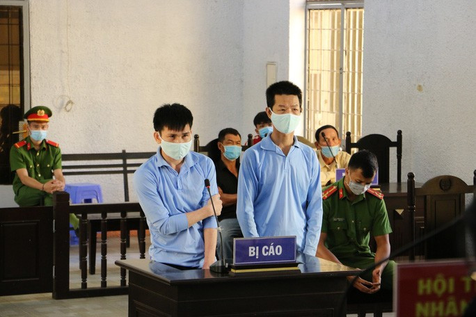 Hai bị cáo tại phiên tòa sơ thẩm  Hai bị cáo tại phiên tòa sơ thẩm