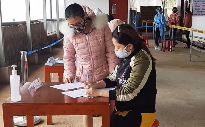  Khu vực đo thân nhiệt và khám sàng lọc dịch Covid-2019.