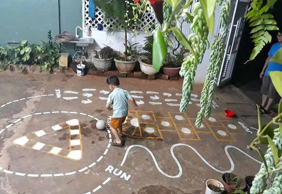 Chuỗi trò chơi vận động kết hợp với trò chơi dân gian khiến các bé rất hào hứng. Ảnh: Minh Châu