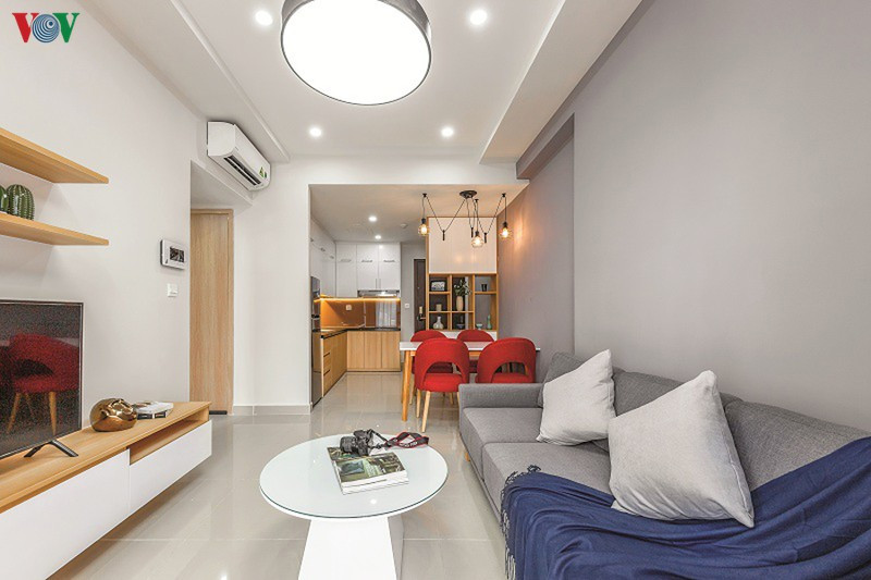 Có diện tích khiêm tốn nên khi cải tạo, căn hộ được thiết kế theo phong cách hiện đại nhằm làm rộng thoáng không gian. Có diện tích khiêm tốn nên khi cải tạo, căn hộ được thiết kế theo phong cách hiện đại nhằm làm rộng thoáng không gian.