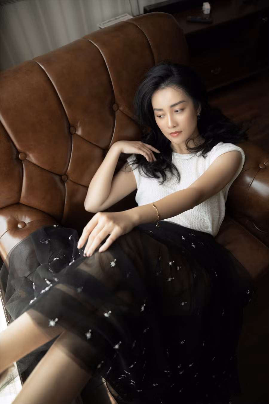 Quỳnh Chi cho biết, thông qua bộ ảnh, cô muốn gửi gắm thông điệp đến những người phụ nữ, hãy tự tin, luôn yêu thương bản thân và trong bất cứ hoàn cảnh nào cũng phải xinh đẹp. Ảnh: Phạm Nhân.