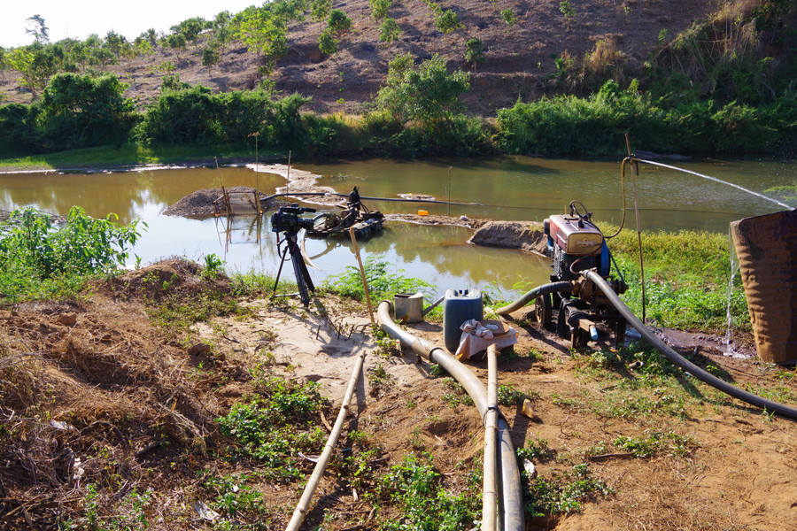 Hiện trường vụ khai thác cát trái phép. Ảnh: Anh Huy